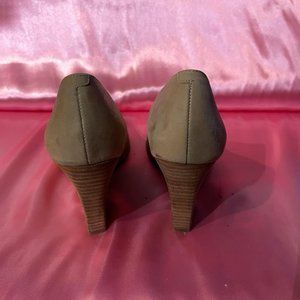 Nine West - 6.5 Wedge - Tan